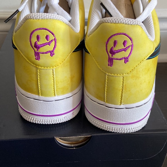 NIKE AIR FORCE 1 ‘07 LV8 3. LOVE, PEACE & BASKETBALL - Picture 2 of 7